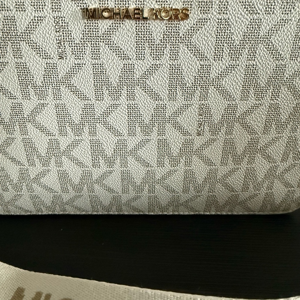 Michael Kors Cream Logo Crossbody with Gold Hardware - Picture 2 of 8